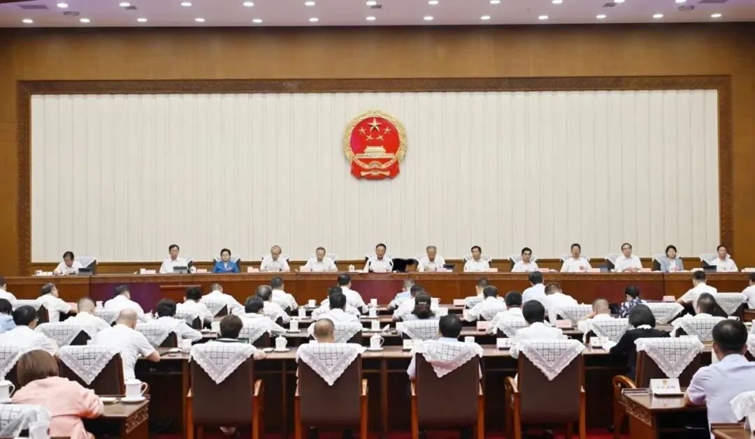 自治区十四届人大常委会第十八次会议闭幕 孙绍骋主持并讲话